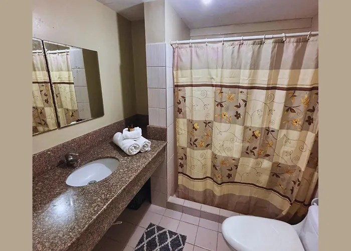 Modern 2br In Acacia Estate, Quiet & Manille