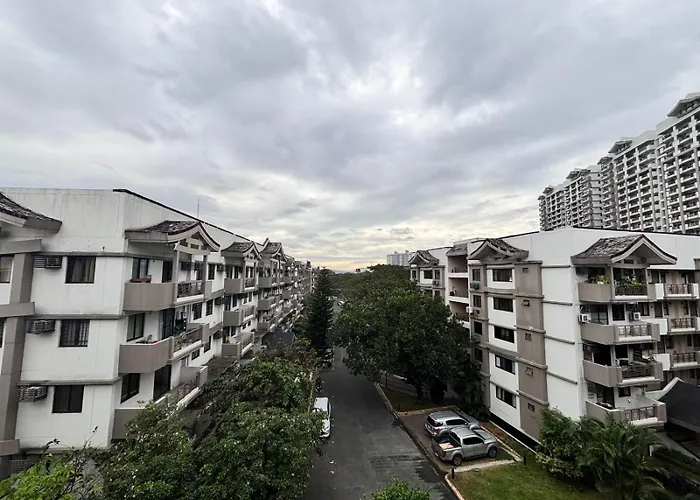 Modern 2br In Acacia Estate, Quiet &