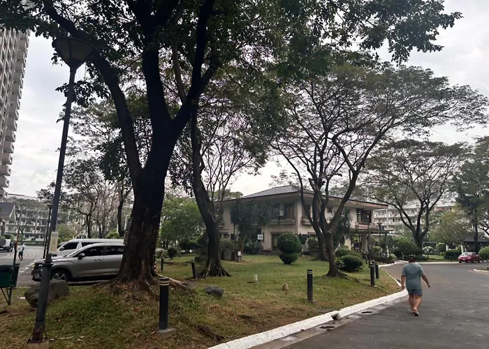 Modern 2br In Acacia Estate, Quiet & Manille